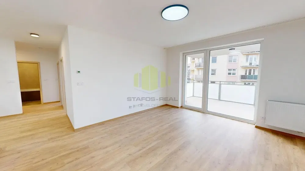 Soggiorno; pavimento in legno, luce naturale, vista