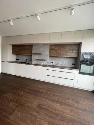 Küche; küchengeräte, holzboden, renoviert