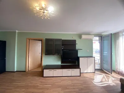 Дневна соба; природно светло, дрвени под