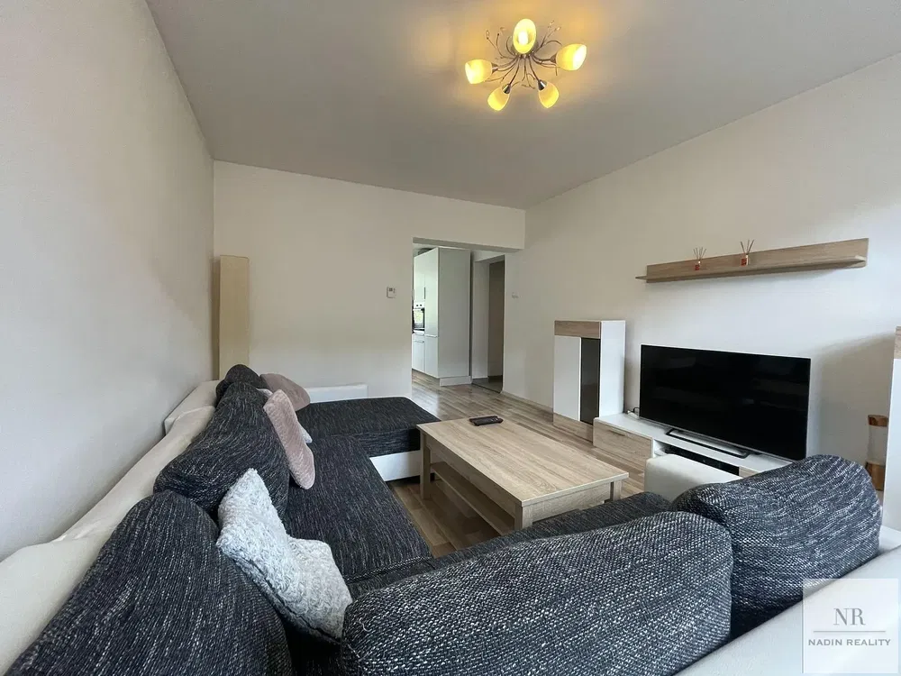 Oturma odası; doğal ışık, modern stil