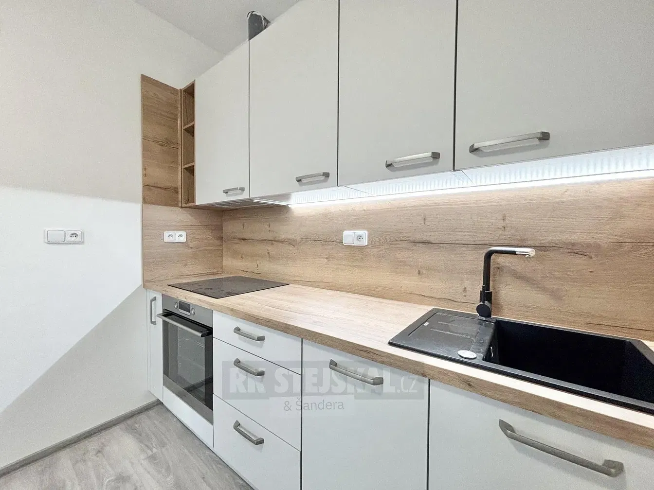 Küche; küchengeräte, renoviert, tageslicht, moderner stil