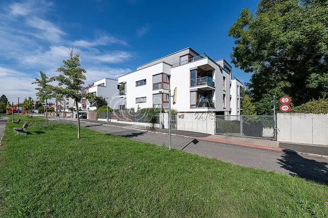 Kuća i okolina; pogled