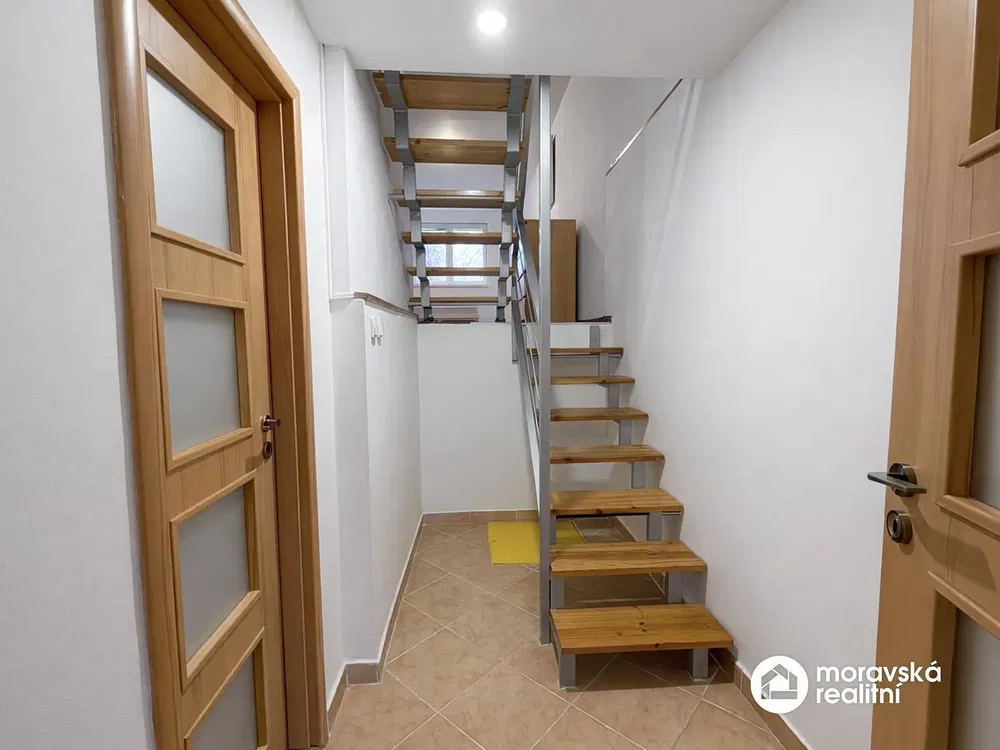 Ostalo; pločice, drvene grede