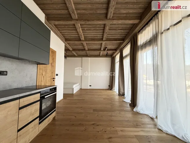 Küche; küchengeräte, holzboden, holzbalken, renoviert, tageslicht, moderner stil