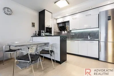 Kuhinja; kuhinjski aparati, moderni stil, renoviran, prirodno svjetlo