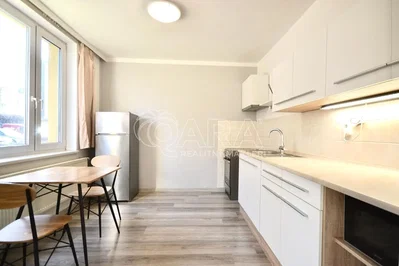 Cuisine; électroménager, lumière naturelle, style moderne