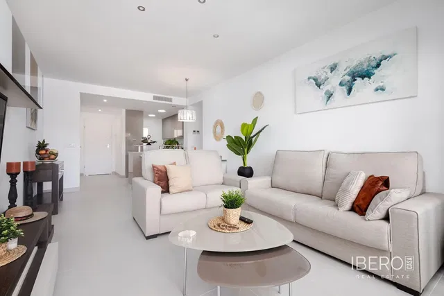 Wohnzimmer; tageslicht, moderner stil, renoviert