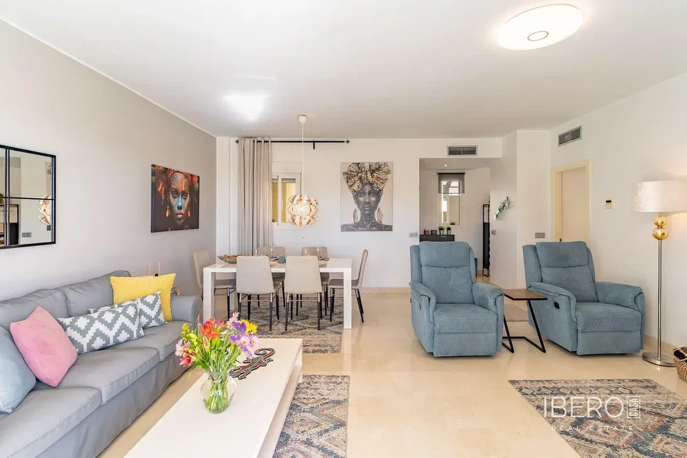 Wohnzimmer; tageslicht, moderner stil