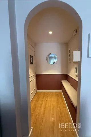 Garderobe; holzboden, tageslicht