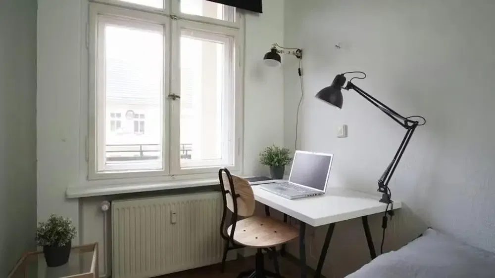 Bedroom; natural light, modern style