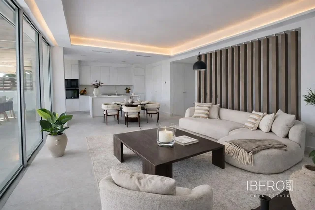 Salon; lumière naturelle, style moderne, rénové