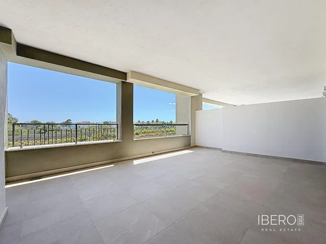 Terrasse; vue, carrelage, lumière naturelle