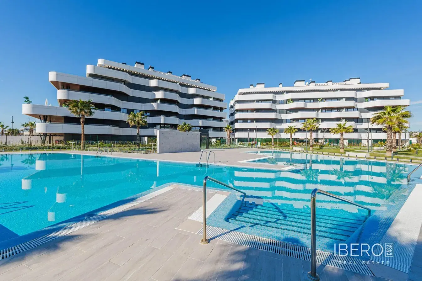 Maison et environs; vue, lumière naturelle