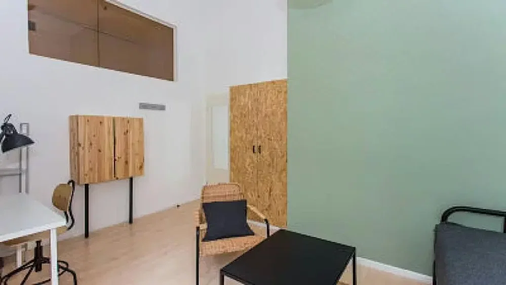 Living room; wood floor, natural light, modern style