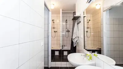 Salle de bain; carrelage, lumière naturelle