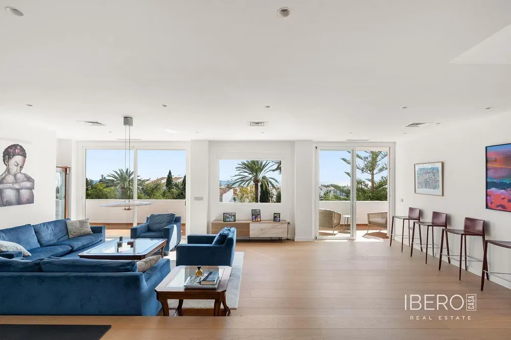 Salon; vue, parquet, lumière naturelle, style moderne