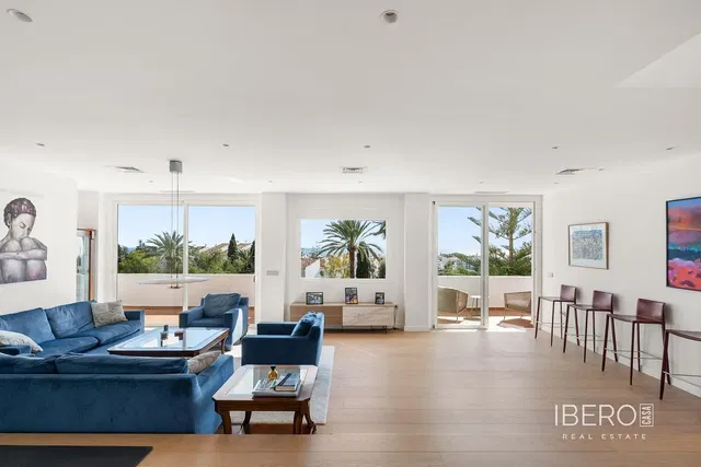 Salon; vue, parquet, lumière naturelle, style moderne