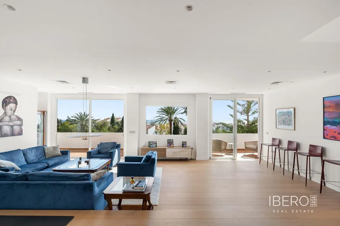 Salon; vue, parquet, lumière naturelle, style moderne