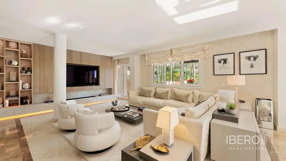 Salon; vue, lumière naturelle, style moderne, parquet