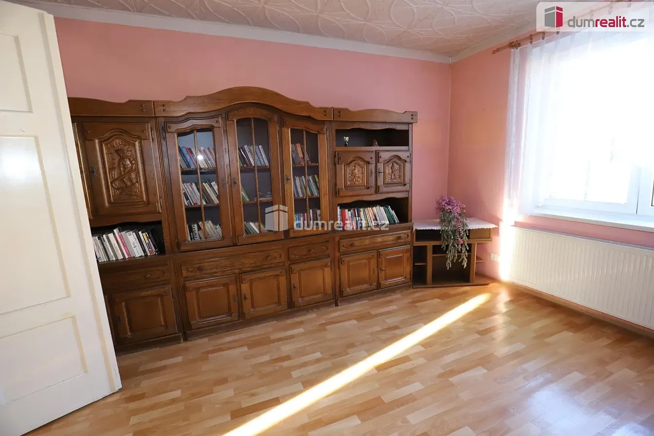 Schlafzimmer; holzboden, tageslicht