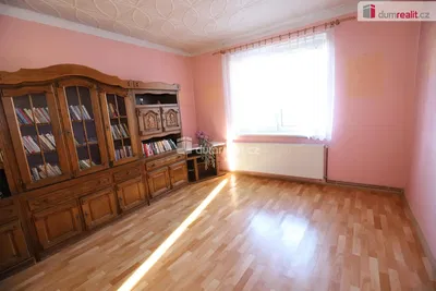 Schlafzimmer; holzboden, tageslicht