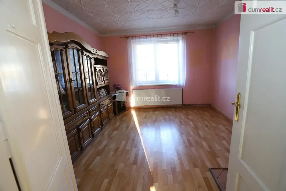 Schlafzimmer; holzboden, tageslicht