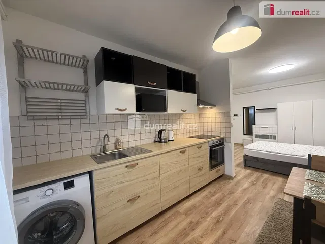 Cucina; elettrodomestici, luce naturale, stile moderno