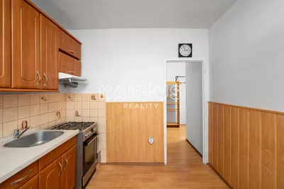 Kuchyňa; kuchynské spotrebiče, dlažba