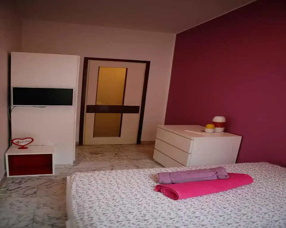 Schlafzimmer; fliesenboden