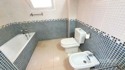 Koupelna; dlažba, přirozené světlo