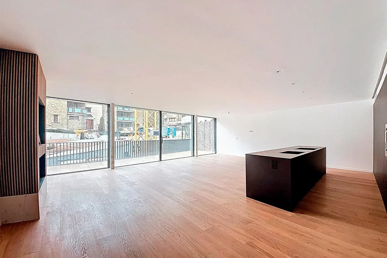 Wohnzimmer; blick, holzboden, tageslicht
