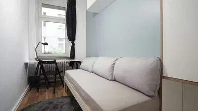 Wohnzimmer; tageslicht, holzboden