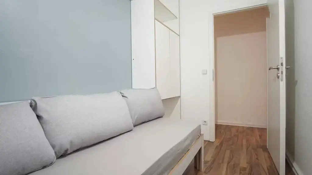 Wohnzimmer; holzboden, tageslicht