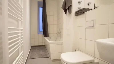 Купатило; плочице, природно светло, реновиран