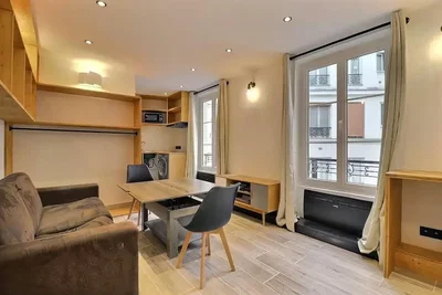 Oturma odası; doğal ışık, manzara