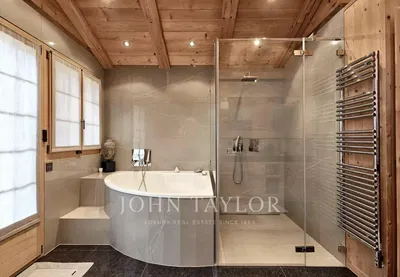 Banyo; tadilatlı, ahşap kirişler, fayans zemin