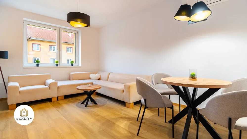 Wohnzimmer; blick, holzboden, tageslicht, moderner stil