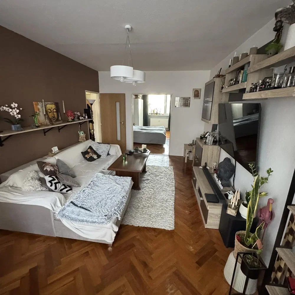 Obývací pokoj; přirozené světlo, moderní styl