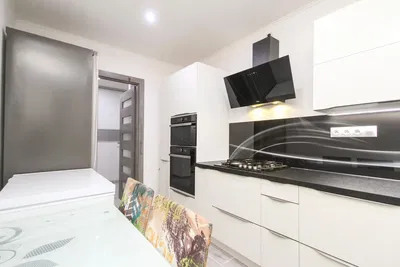 Kuhinja; kuhinjski aparati, prirodno svjetlo, moderni stil