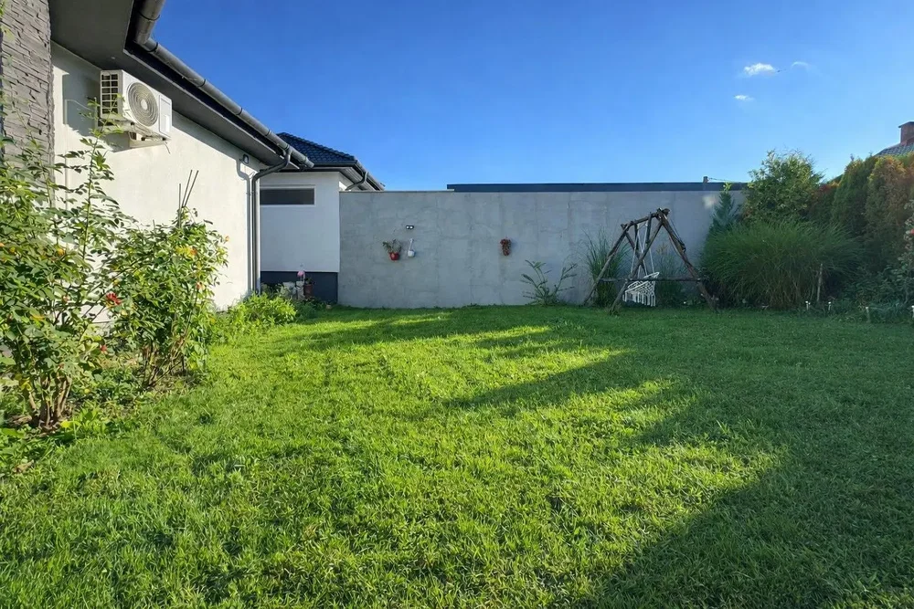 Dům a okolí; přirozené světlo, výhled