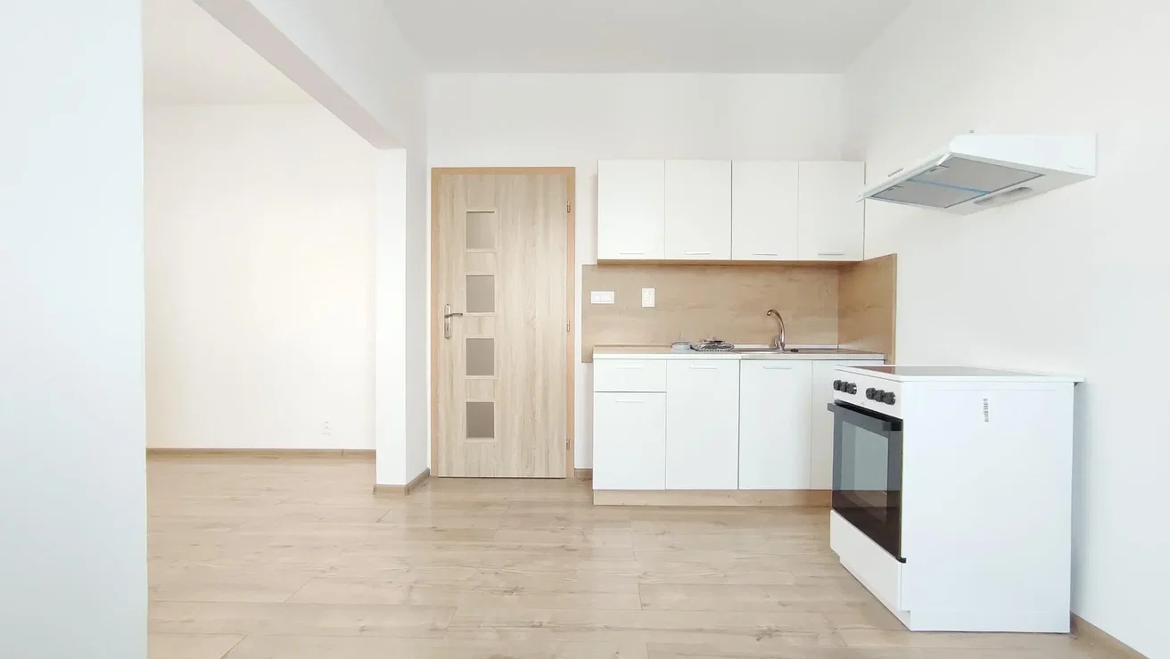 Küche; küchengeräte, tageslicht, moderner stil, fliesenboden