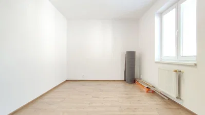 Schlafzimmer; tageslicht, holzboden, renoviert