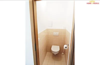 Toilette; fliesenboden