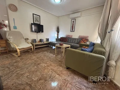 Wohnzimmer; fliesenboden, tageslicht, moderner stil