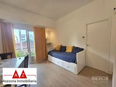 Ložnice; výhled, přirozené světlo, moderní styl