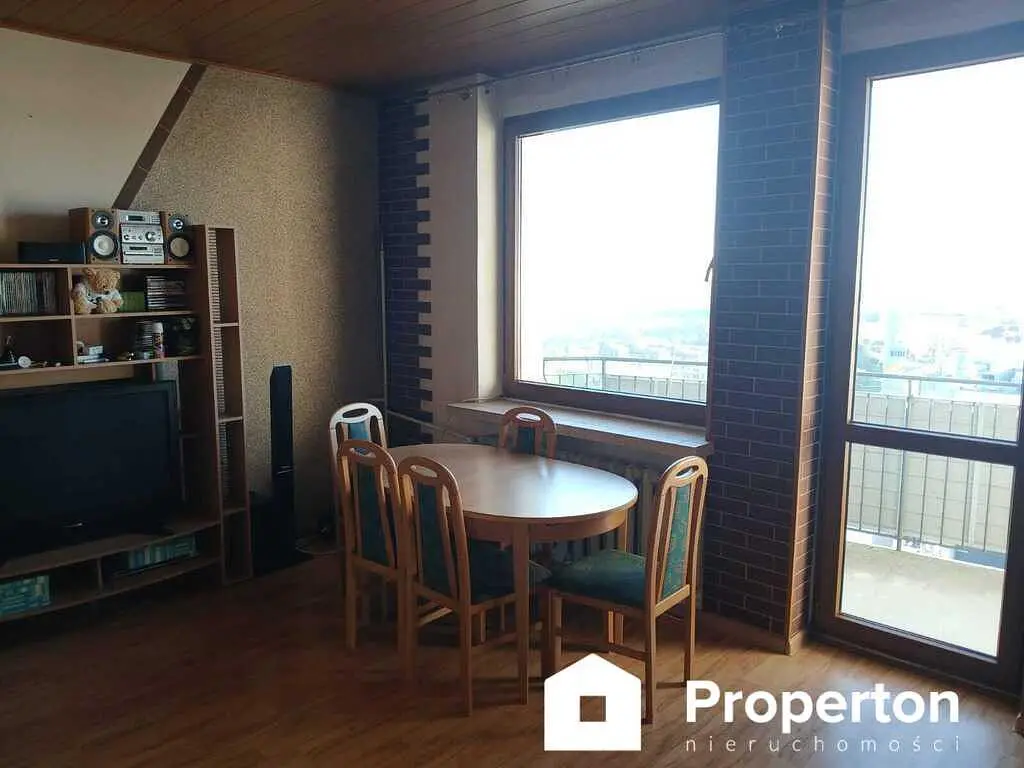 غرفة معيشة; إطلالة, أرضية خشبية, ضوء طبيعي