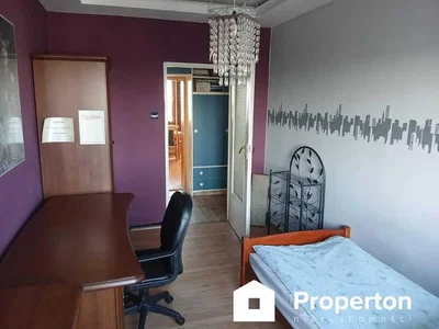 غرفة نوم; أرضية خشبية, ضوء طبيعي, أسلوب عصري