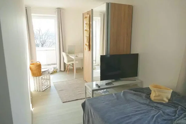 Bedroom; natural light, modern style