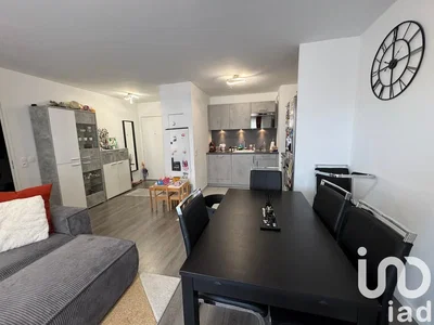 Wohnzimmer; moderner stil, holzboden, tageslicht