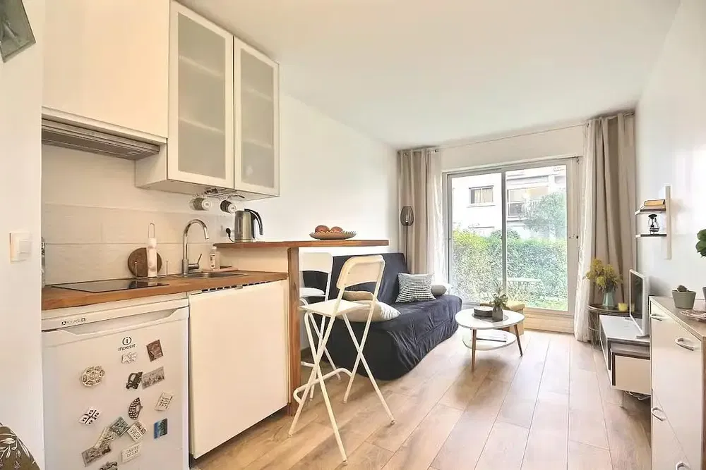 Küche; küchengeräte, tageslicht, moderner stil, holzboden